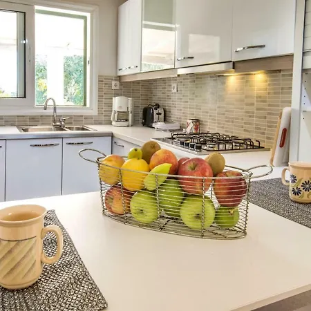 בית נופש Alexandros House *