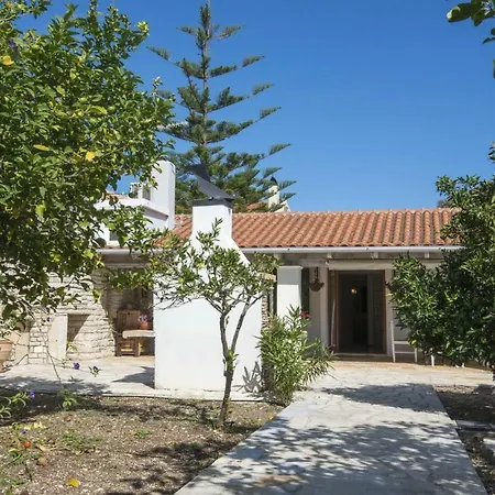 בית נופש Alexandros House *
